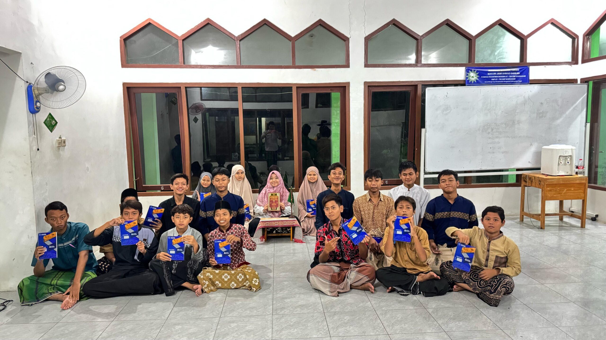 Kajian Adab Murid: Pesantren At-Tin UMP Gelar Halaqah Kitab “Adabul ‘Ālim wal Muta‘allim”